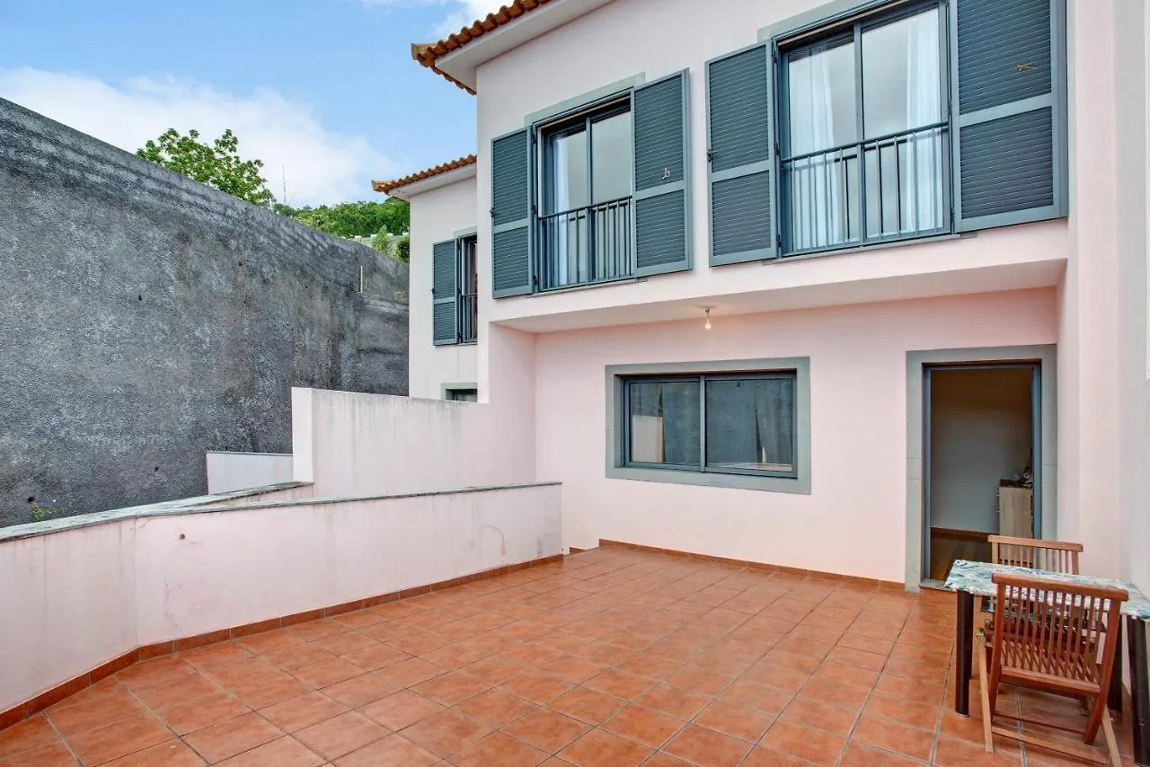 Holiday home Moradia Casa Feliz Villa Santa Cruz