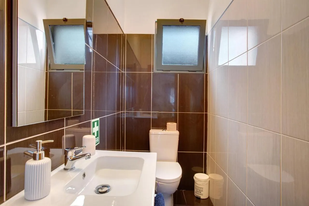 Holiday home Moradia Casa Feliz Villa Santa Cruz